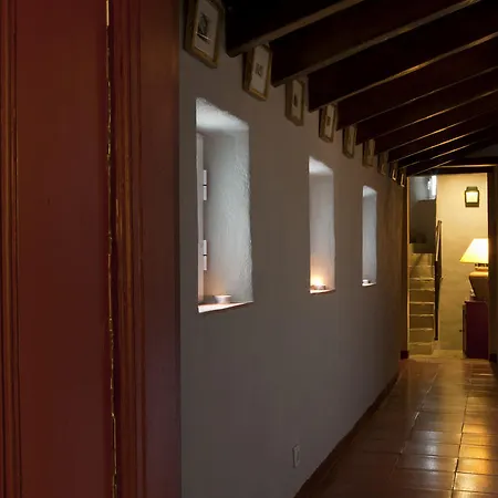 Convento Sao Saturnino Гостевой дом