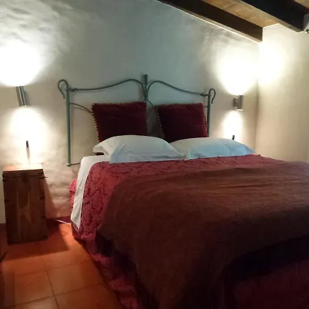 Convento Sao Saturnino קולארס